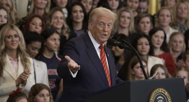 Donald Trump quiere poner fin a las mujeres trans en el deporte femenino: así es el decreto que ha firmado