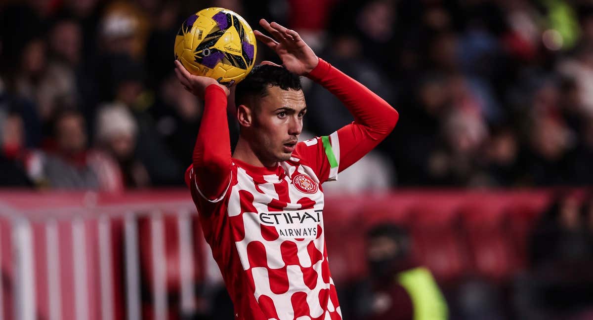 Arnau Martínez, en un partido con el Girona. /EFE