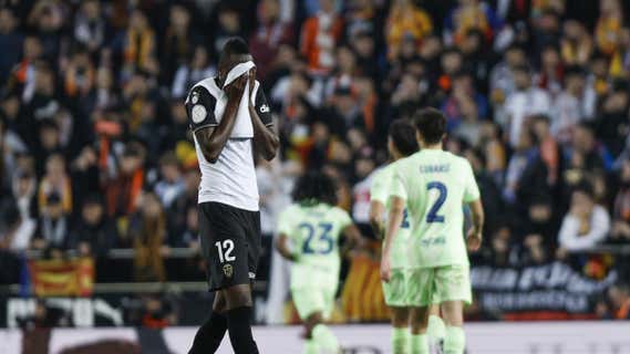 Sadiq se lamenta tras uno de los goles del FC Barcelona. /EFE.