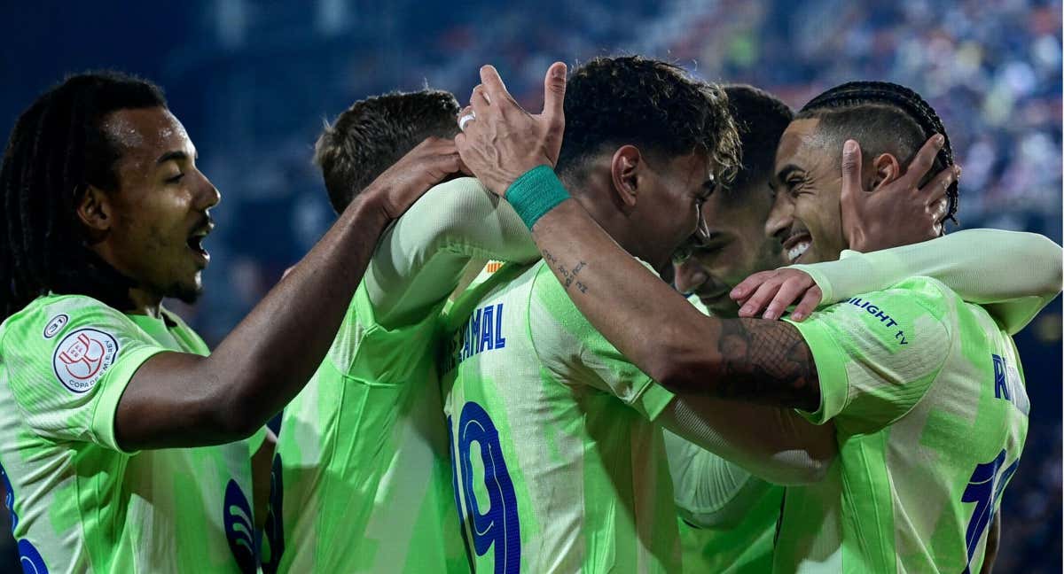 El Barça celebra el gol de Lamine, el quinto./AFP