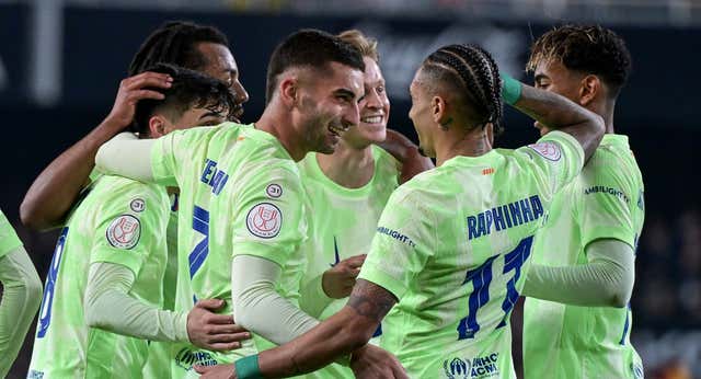 El Barça convierte Mestalla en un parque de atracciones