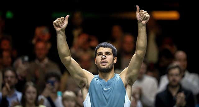 Carlos Alcaraz vuelve a arrasar, supera a Pedro Martínez y se mete en las semifinales de Rotterdam