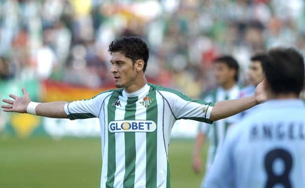 Edu, en un partido con el Betis cuando militaba en el Betis.  EFE