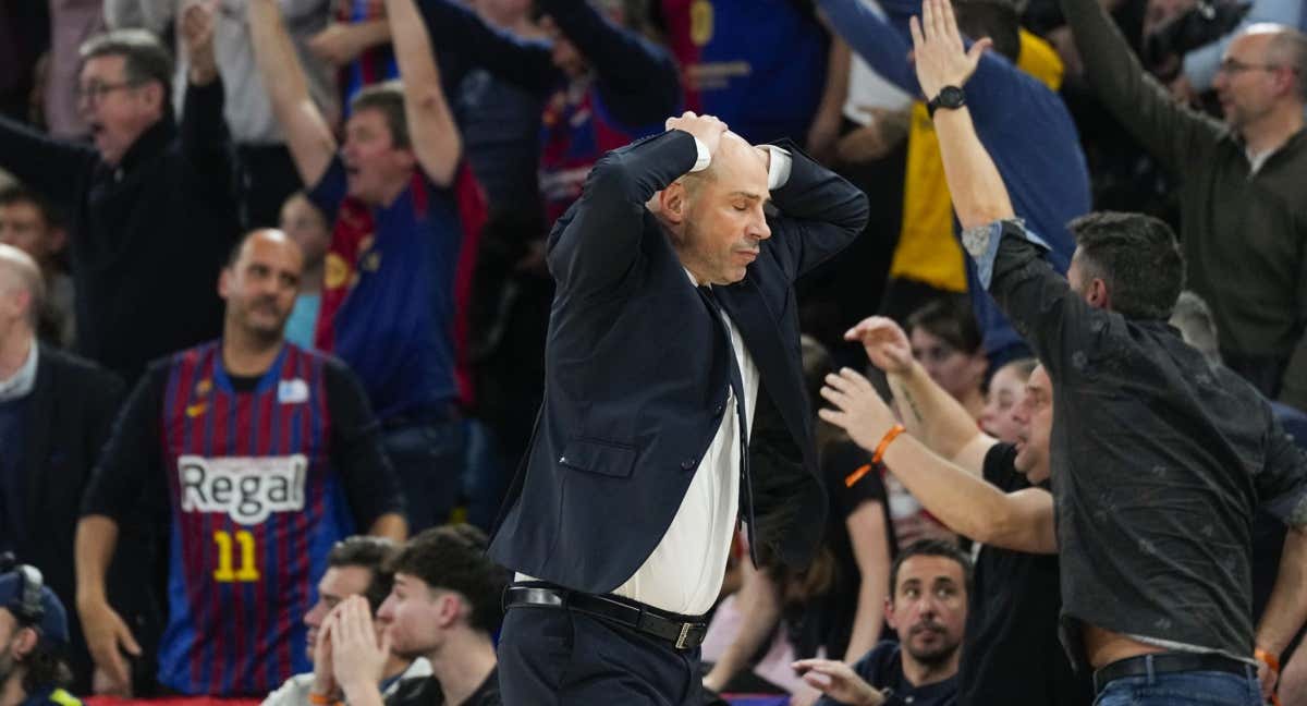 Joan Peñarroya se lamenta de una jugada ante el Olympiacos.