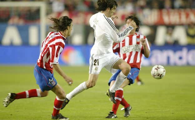 Solari, en un derbi, con la camiseta del Real Madrid.