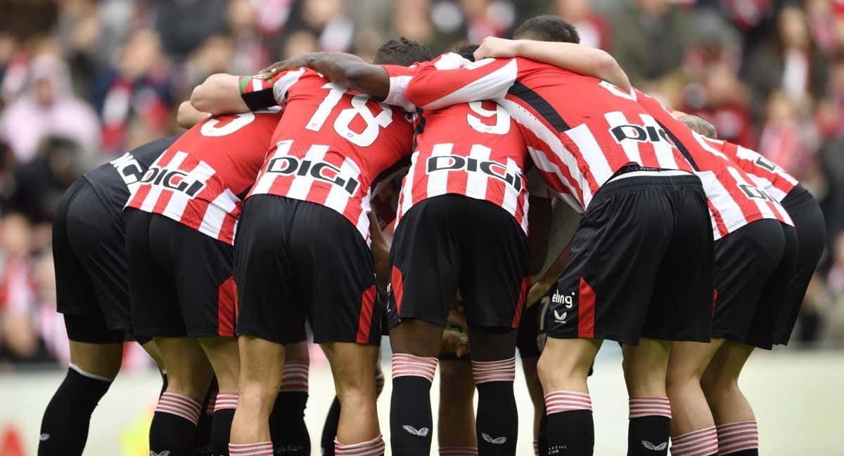 Los jugadores del Athletic, antes del partido ante el Girona. /ATHLETIC