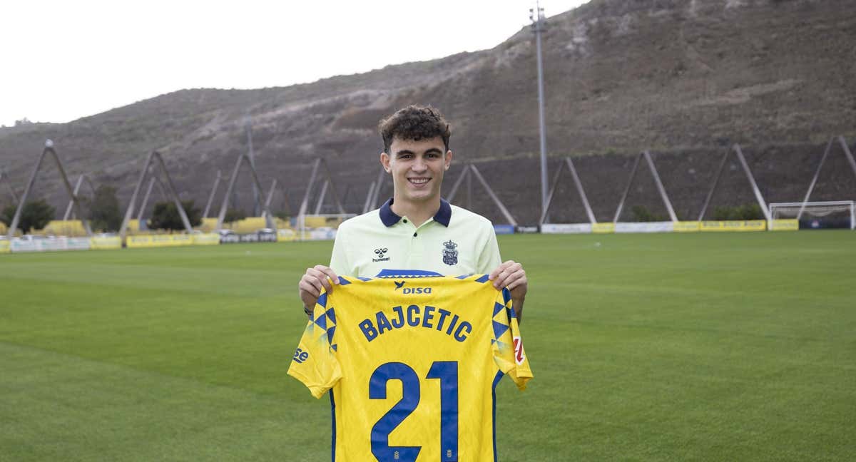 Bajcetic, en su presentación como jugador de Las Palmas./LAS PALMAS