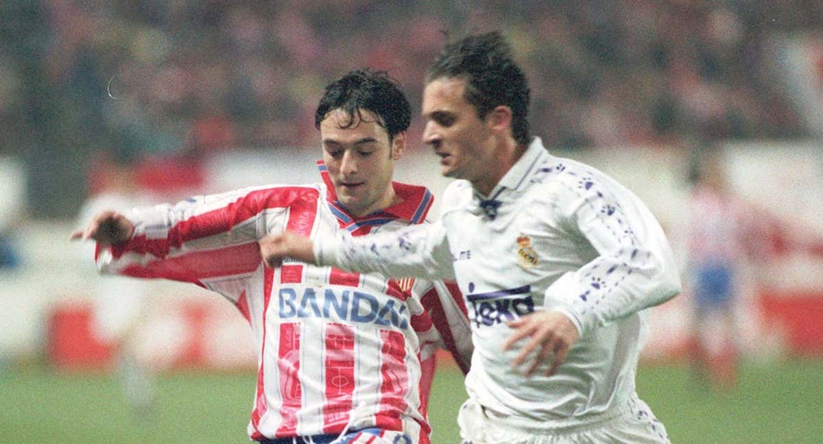 Pedja Mijatovic frente a Santi Denia en un derbi en 1997./Jaime García