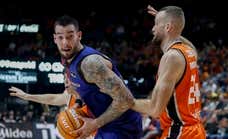 El Barça aprovecha las bajas de Valencia Basket para romper la mala dinámica