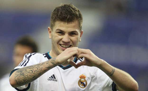 Agoney y su idílico amor con el Real Madrid. REAL MADRID