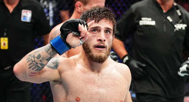 Aleksandre Topuria calca el debut de Ilia en UFC: sólido triunfo a los puntos