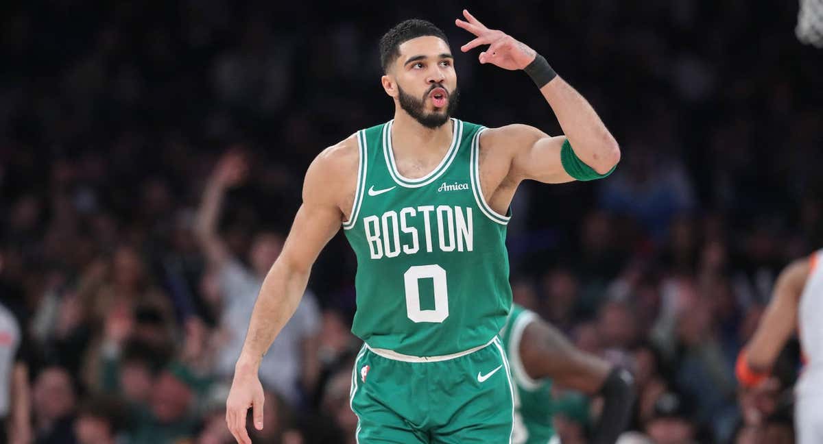 Jayson Tatum celebra una canasta con los Celtics. /REUTERS