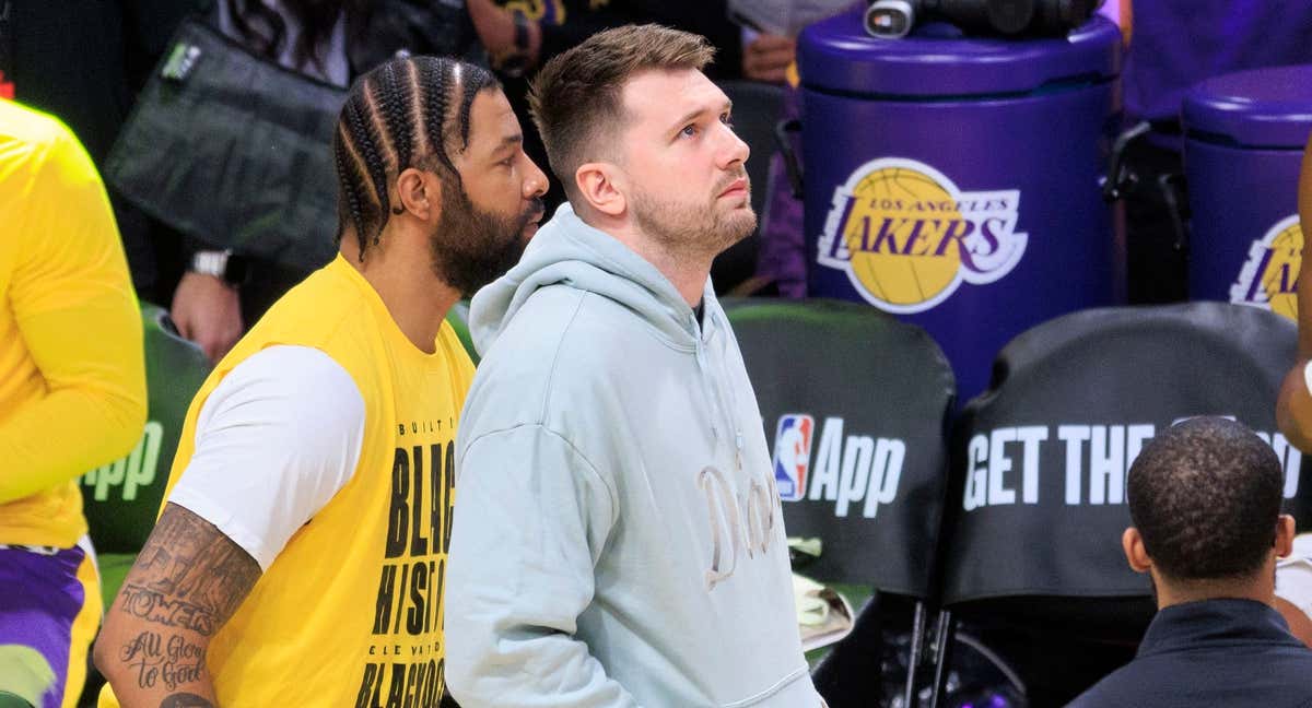 Luka Doncic, en el banquillo de los Lakers. /REUTERS