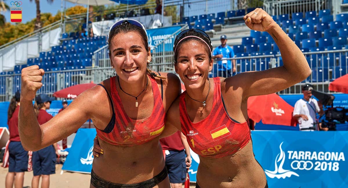 Belén Carro y Paula Soria celebran su medalla de oro en los Juegos Mediterráneos de 2018./COE