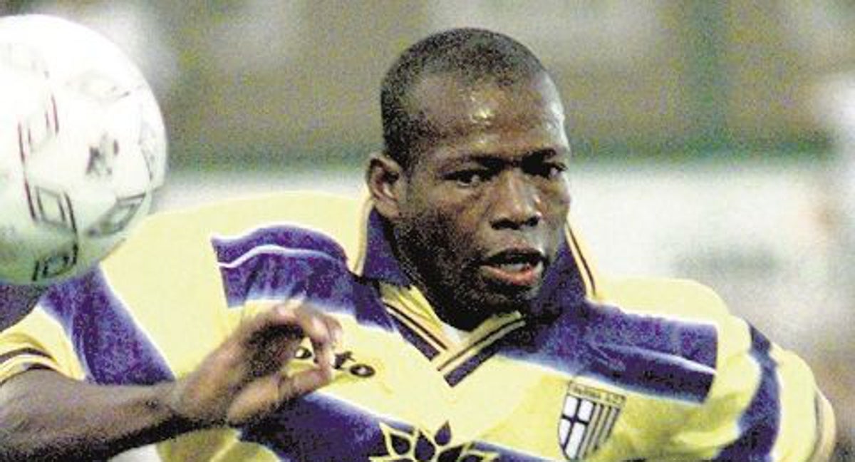 Faustino Asprilla con la camiseta del Parma.