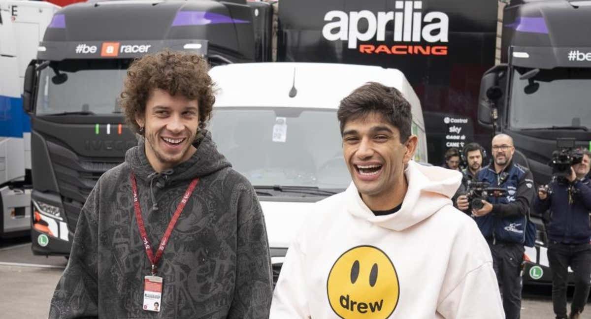 Marco Bezzecchi y Jorge Martín en el test de Barcelona. /Aprilia