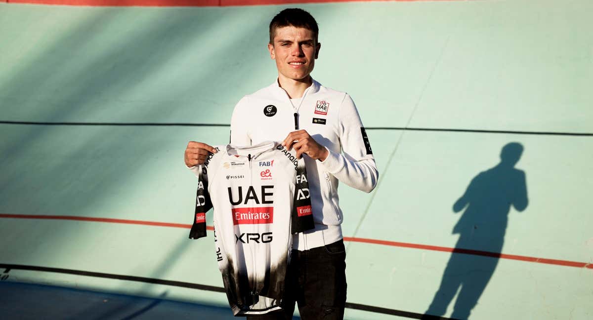 Pablo Torres, con el maillot del UAE Team Emirates en el velódromo de San Sebastián de los Reyes (Madrid)./ÁLEX CORRAL / RELEVO