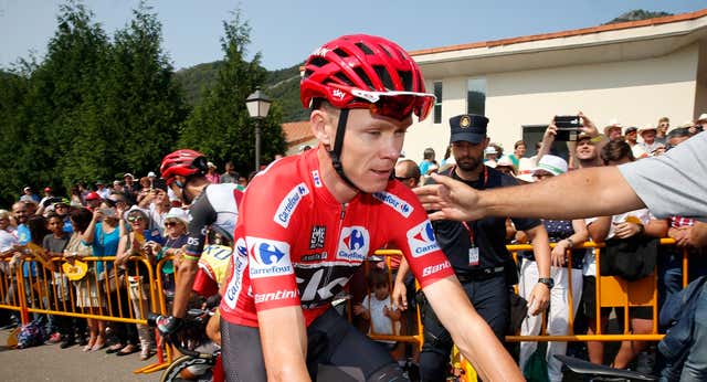 Cuántos ciclistas han ganado las tres grandes vueltas del ciclismo: el Tour de Francia, el Giro de Italia y la Vuelta a España