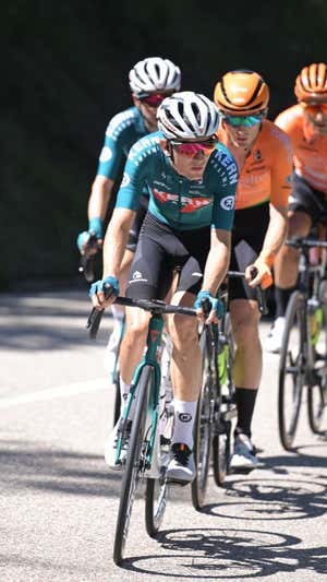 Kern Pharma y Euskaltel fueron los invitados de la pasada Vuelta.  UNIPUBLIC / TONI BAIXAULI