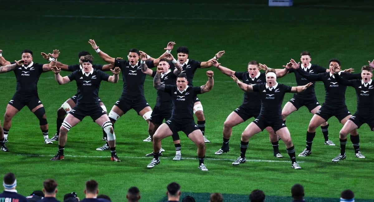 Los All Blacks hacen la tradicional hacka en un partido ante Italia./Getty Images