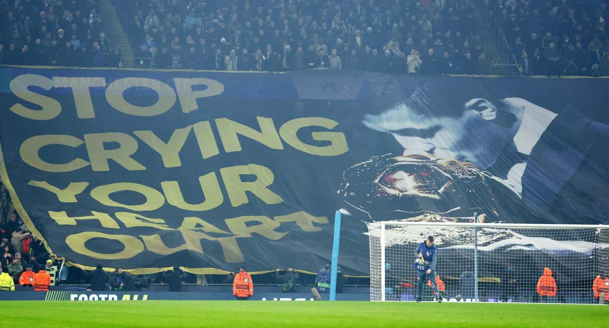 Pancarta de los aficionados del City contra el Real Madrid y Vinicius./Reuters