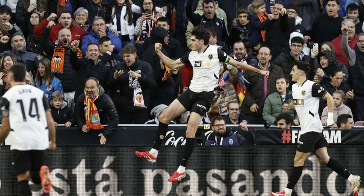 Javi Guerra celebra su gol al Celta. /EFE.