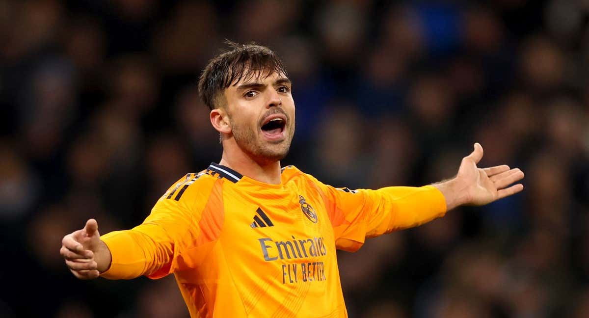 Raúl Asencio, en el partido que el Madrid jugó en Mánchester el martes. /GETTY