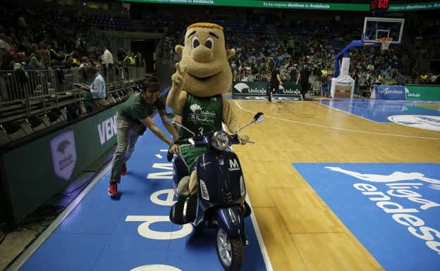 Chicui, mascota del Unicaja.  ACB PHOTO/M. POZO