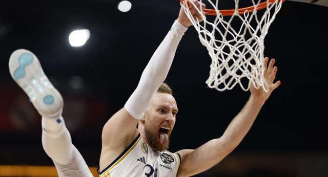 El vídeo y el emoji en Twitter que han hecho ‘respirar’ a Chus Mateo y al Real Madrid: Dzanan Musa está disponible para la Copa