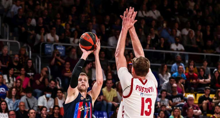 Jan Veselý en un partido con el Barça.