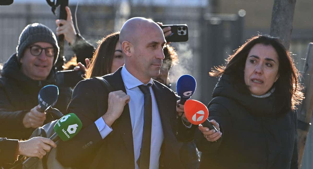 Luis Rubiales a su llegada al juzgado./EFE