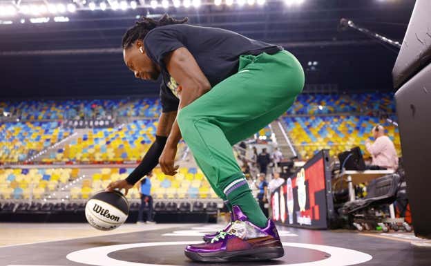 Las zapatillas del Joker de Kendrick Perry.  ACB PHOTO/EMILIO COBOS