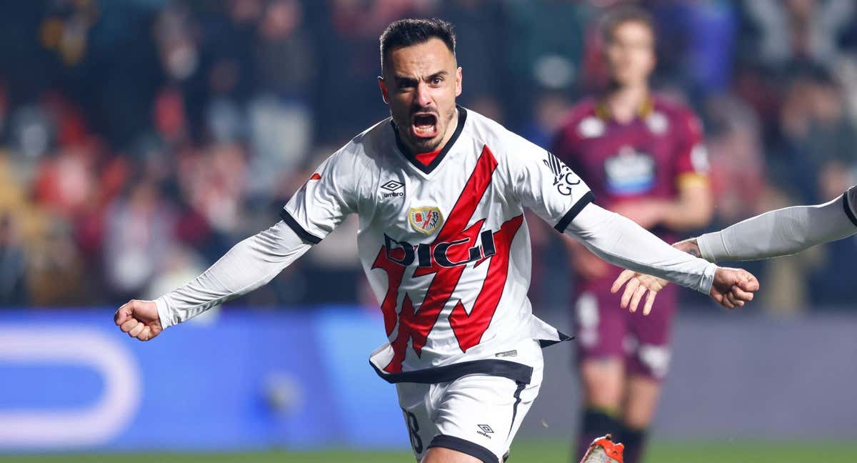 Álvaro García celebra un gol con el Rayo./AFP