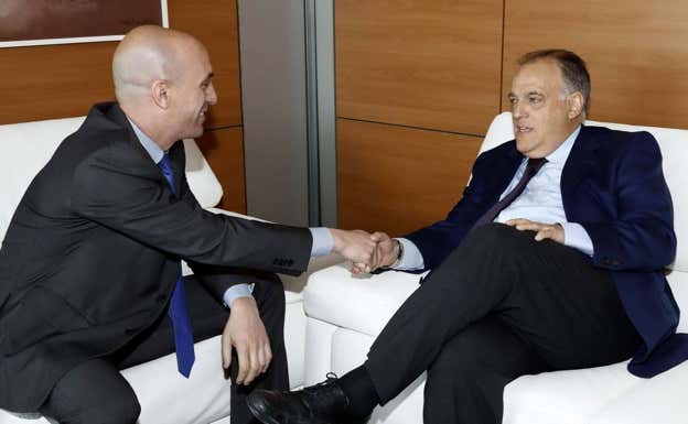 Rubiales recibió a Tebas en la Federación en mayo de 2018.  AGENCIAS