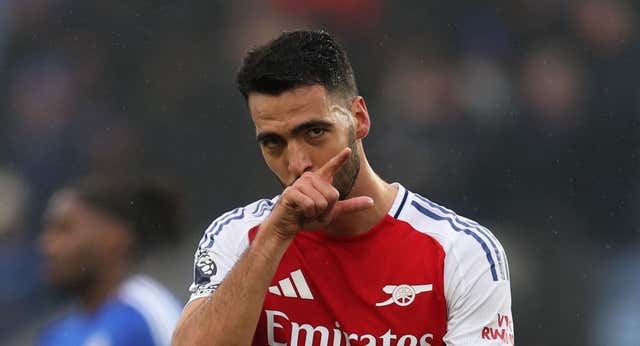 Arteta sorprende a Mikel Merino cambiándole de sitio y éste a su mujer: “Me olvidé de darle a mi mujer algo por San Valentín, así que esto va por ella”