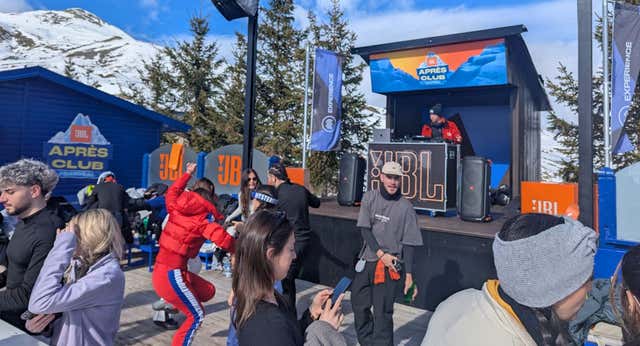 Los ‘terraceos’ se trasladan a los días de esquí con el ‘sonido’ de Martin Garrix: «Siempre he venido a Formigal pero sus après-ski la llevan a otro nivel»