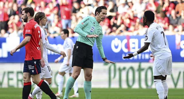 Munuera Montero y el VAR desquician al Real Madrid: expulsó a Bellingham tras gritar «fuck off»