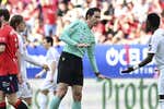 Osasuna pone la Liga al rojo vivo y el Madrid vuelve a toparse con los árbitros