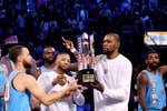 Curry triunfa en la lucha contra el aburrimiento del All Star: «Necesitábamos nueva vida«