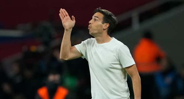 La reacción impecable del Rayo al lío arbitral, con quejas incluidas: “Es la única persona que cuando entra a un estadio no tiene quién le anime”