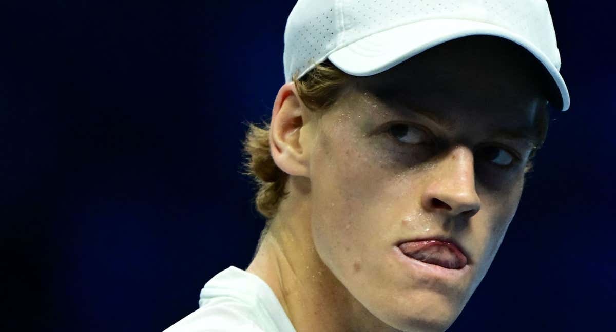 Jannik Sinner, con gesto serio durante su participación en las ATP Finales de 2023. /Tiziana FABI / AFP