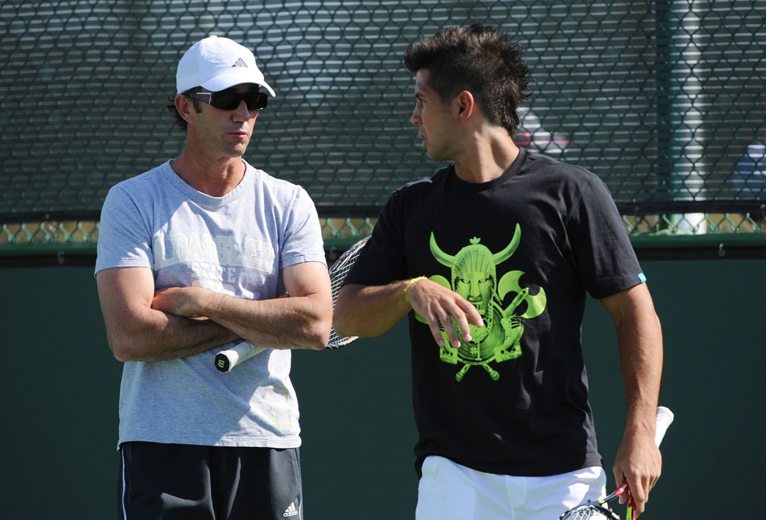 Fernando Verdasco, junto a Darren Cahill en un entrenamiento en Indian Wells 2009.  Robert Laberge/Getty Images