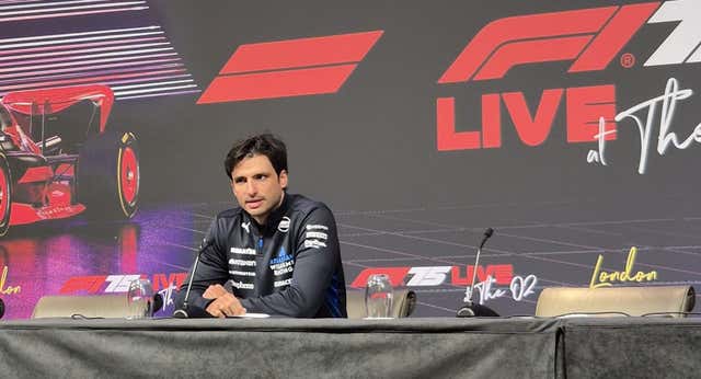 Carlos Sainz ya se declara a Williams: «Me gusta mucho el azul y me siento como en casa»
