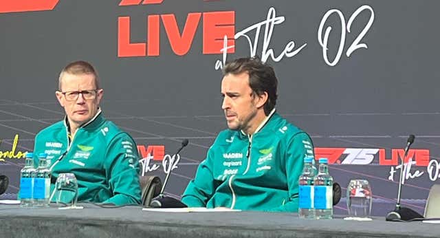 Fernando Alonso acaba con el silencio de Aston Martin y levanta el telón: «Ya sabemos en qué se perdía el equipo»