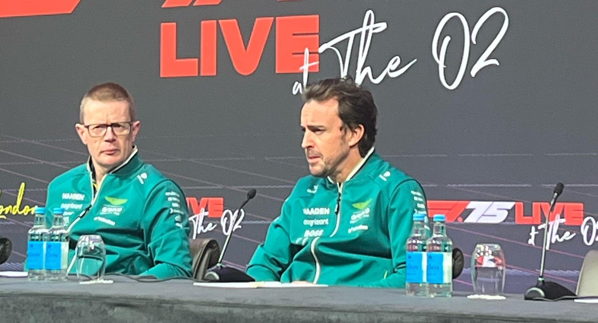 Alonso, durante su primera rueda de prensa de 2025.
