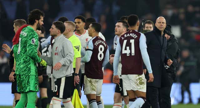 El Aston Villa de Emery le pone la zancadilla al Liverpool y anima la Premier League