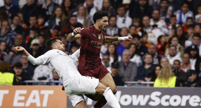 El golpe en la mesa de Raúl Asencio: una asistencia a lo Ramos y mucha personalidad para quitarle un miedo a Ancelotti