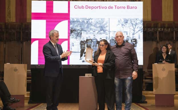 El CD Torre Baró recibió en 2024 la medalla de Honor de Barcelona.  Ayuntamiento de Barcelona