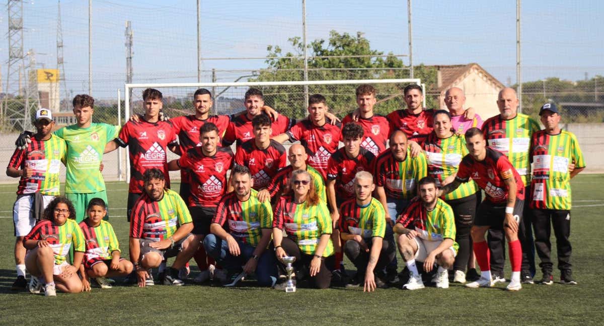 El CD Torre Baró en el campo del Racing Vallbona. /Racing Vallbona