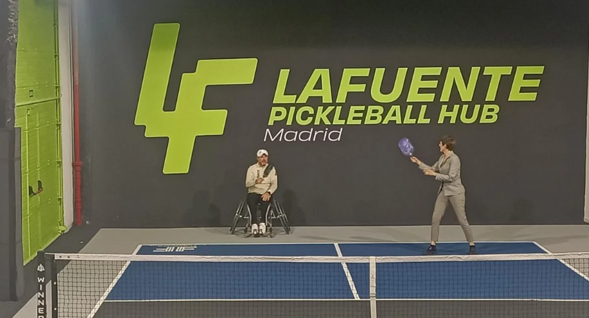 Jugadores durante un encuentro de exhibición./LAFUENTEPICKLEBALLHUB.